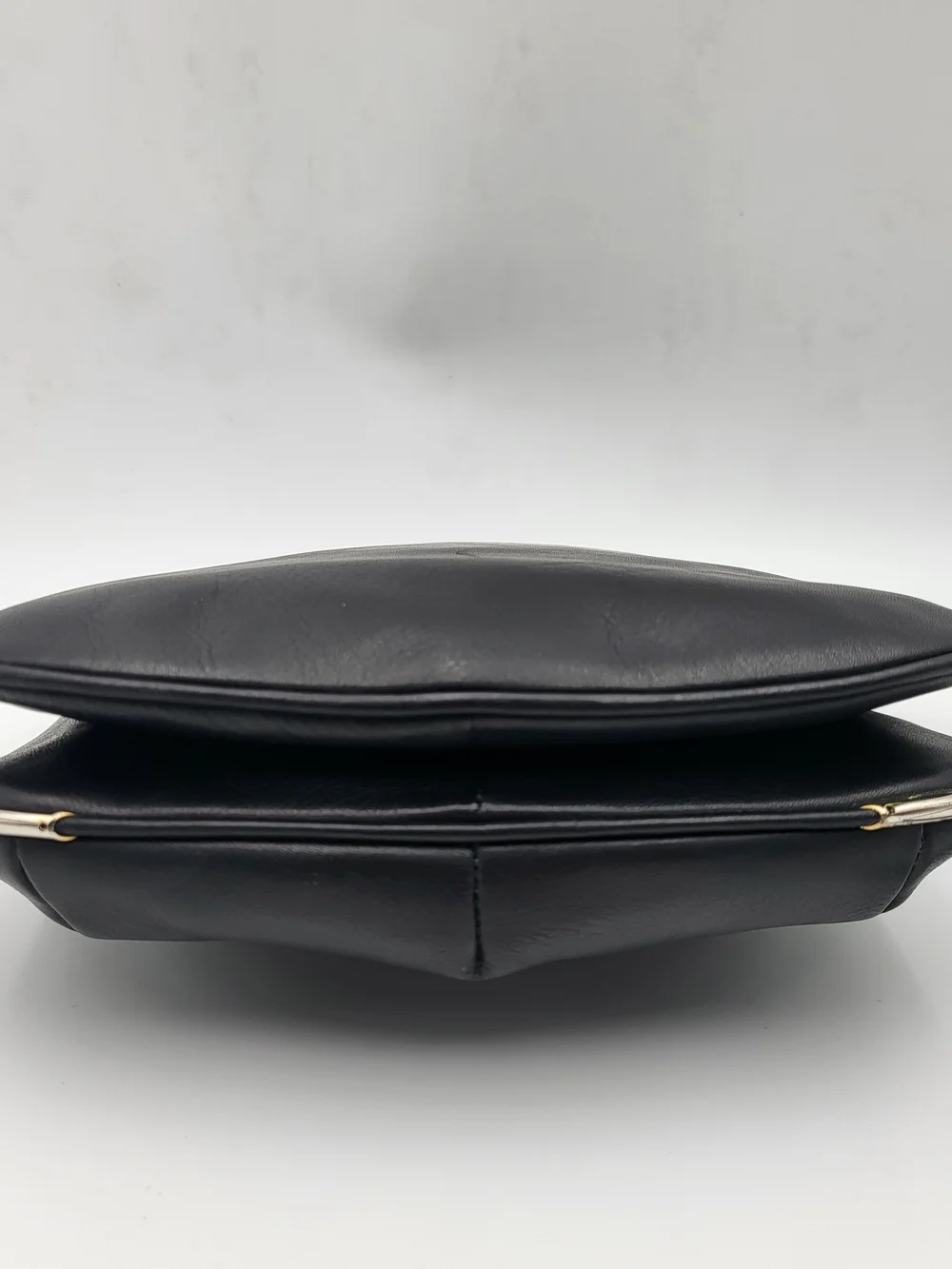 Celine Supple Besace Triomphe Calfskin Leather Medium crossbody bag. Auth w/COA,
